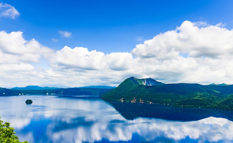 Les merveilles du lac du Parc National d'Akan et des volcans
